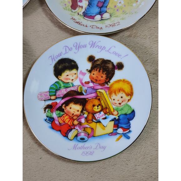 Avon Mother's Day Plate 1981 1982 1984 1992 Kids Design Porcelain Japan 5" x4 - Picture 5 of 16